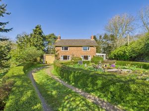 Valley Cottage- click for photo gallery